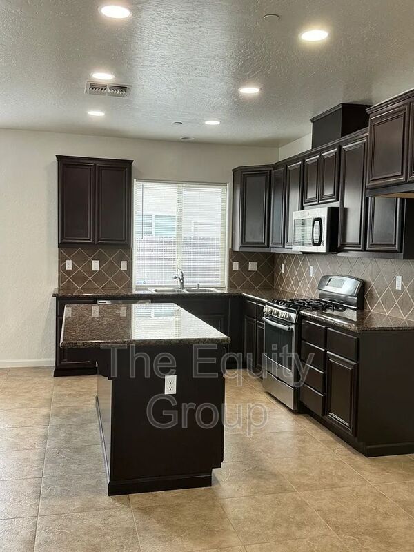 Building Photo - 2302 S Grand St