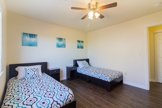 Building Photo - Fully Furnished 4 Bedroom Home for Rent in Redding CA | All Utilities Included, Garage