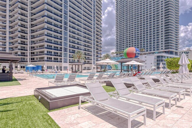 Building Photo - 1830 S Ocean Dr