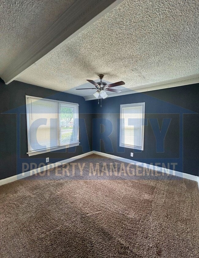 Building Photo - Centrally located 3 bedroom home!