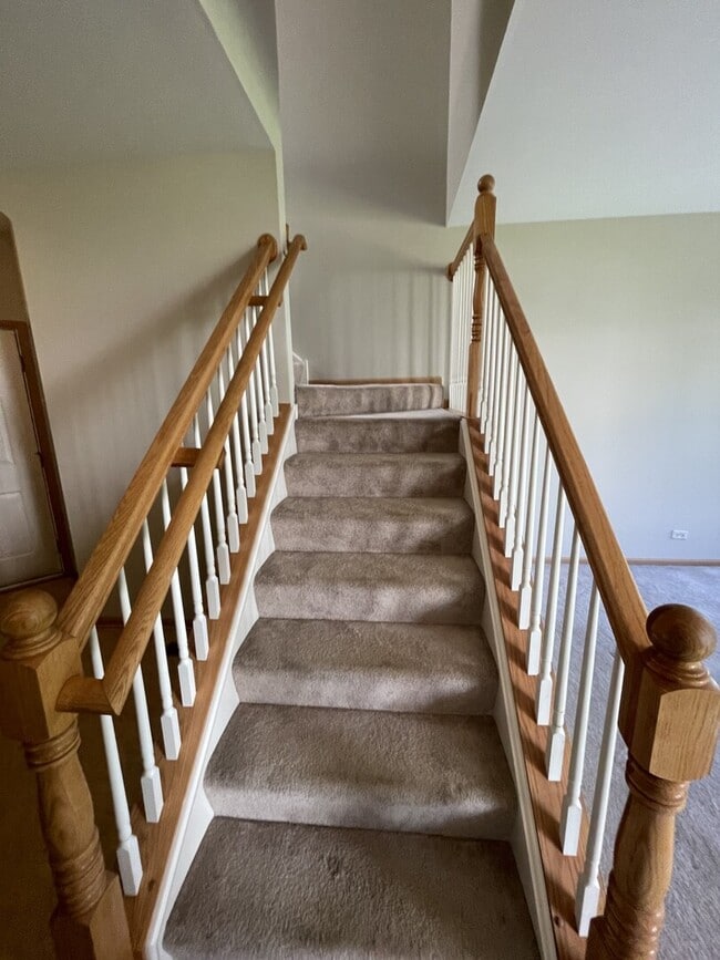 Building Photo - 160 Concord Dr S