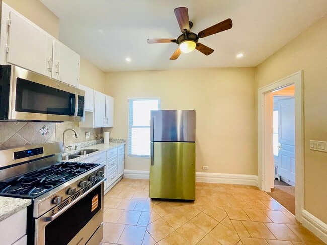 Building Photo - 72 N 4th St