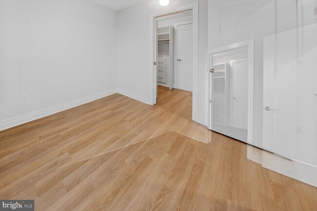 Building Photo - 811 N Columbus St