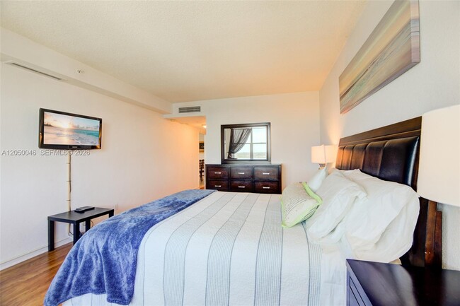 Building Photo - 2501 S Ocean Dr
