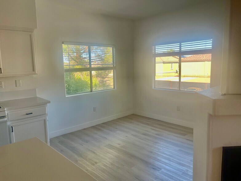 Building Photo - 1050 E Cactus Ave
