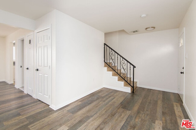 Building Photo - 2134 Cloverdale Ave