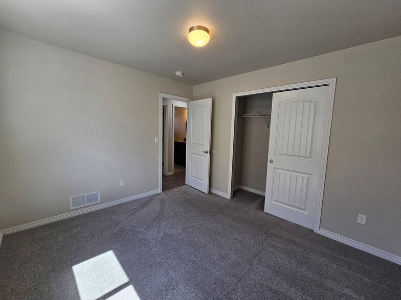 Building Photo - 13256 Park Meadows Dr