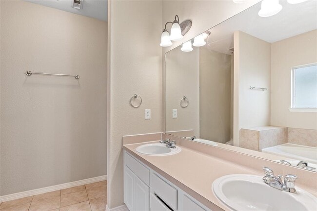 Building Photo - 10218 Berry Hill Ln