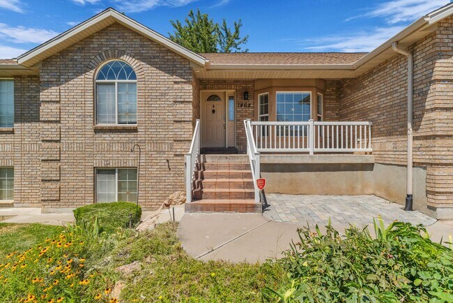 Building Photo - Spacious 5 Bed Kaysville Home with 3-Car Garage