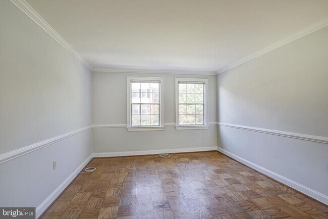Building Photo - 6622 Boulevard View
