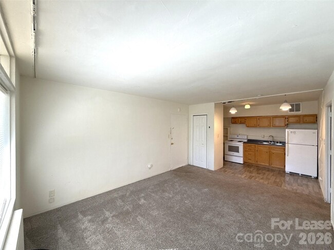 Building Photo - 2126 E 7th St