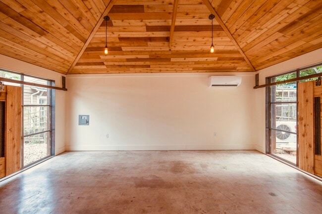 Building Photo - 1306 Oxford Ave