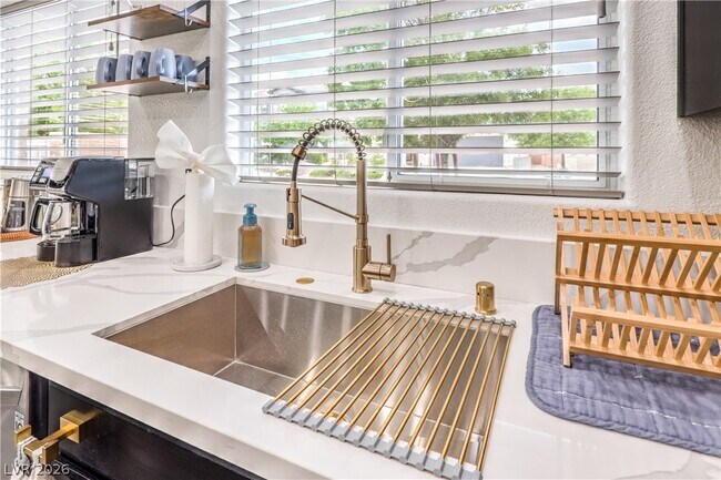 Building Photo - 10762 Flame Vine Ct