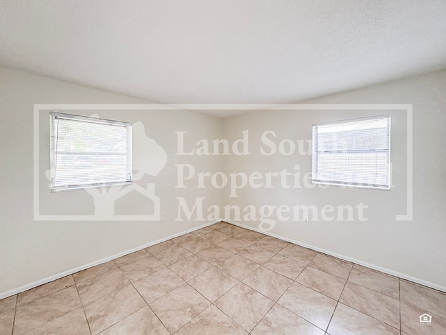 Building Photo - 738 Park Hill Ave