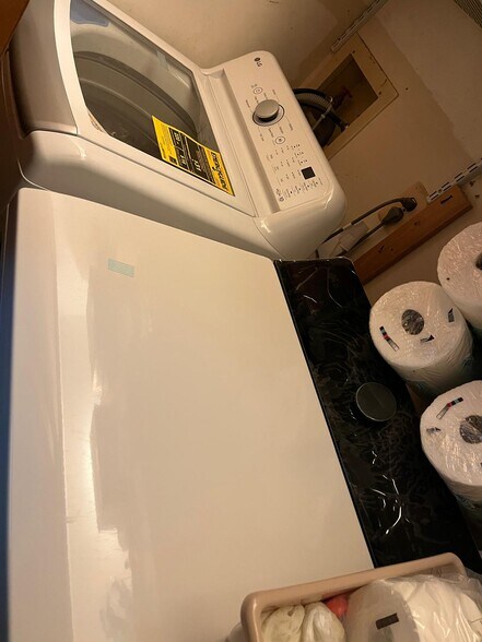 Building Photo - 7501 Hana Rd