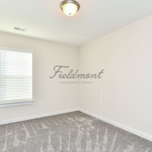 Building Photo - 100 Bluet Ln