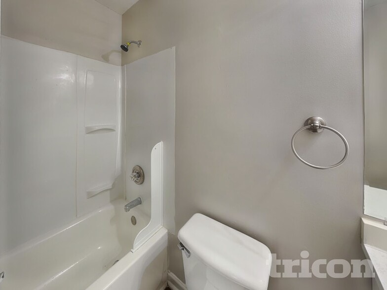 Building Photo - 10587 Village Trail