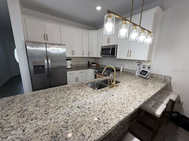 Building Photo - 408 N Finley Ave