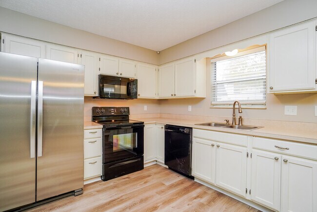 Building Photo - 7793 Cedar Ridge Dr