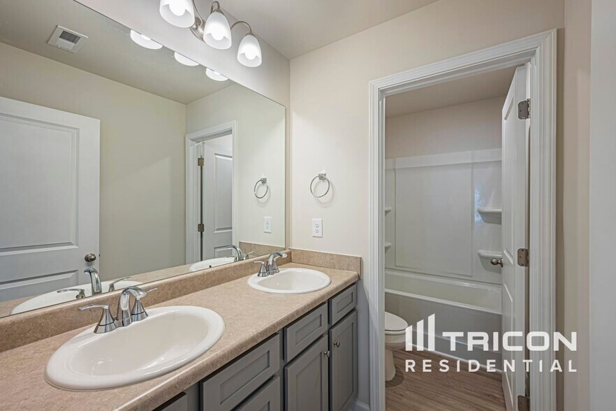 Building Photo - 228 Margrave Dr