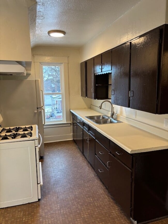 Building Photo - 1468 Hoyt St