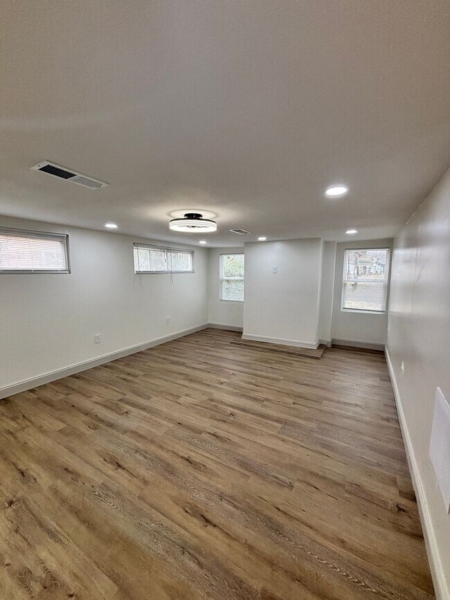 Building Photo - Newly Remodeled 3bd/1bth!!