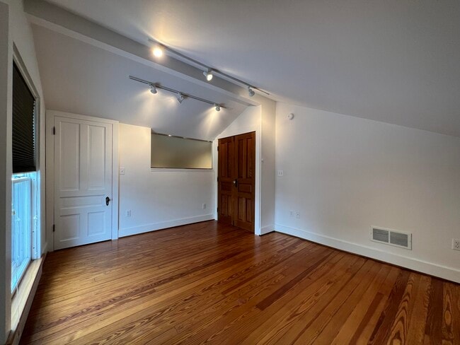 Building Photo - 310 2nd St