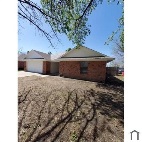 Building Photo - 2045 Laney Dr