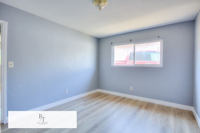 Building Photo - Spacious 4-Bedroom Home on Nearly 1 Acre –...