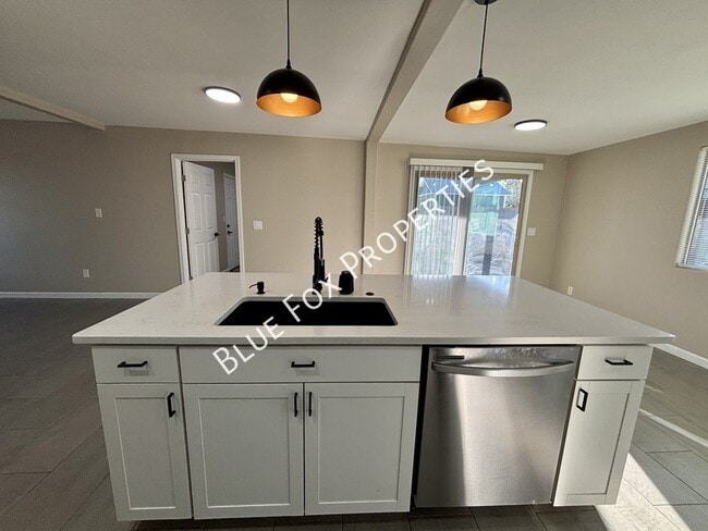 Building Photo - 2480 Rose Peak Dr