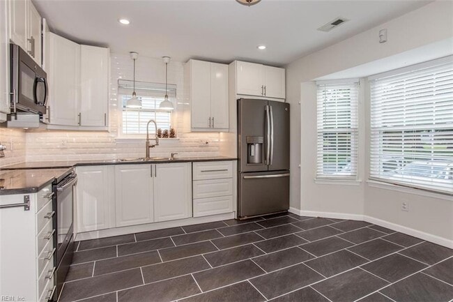 Building Photo - 1678 Skiffes Creek Cir