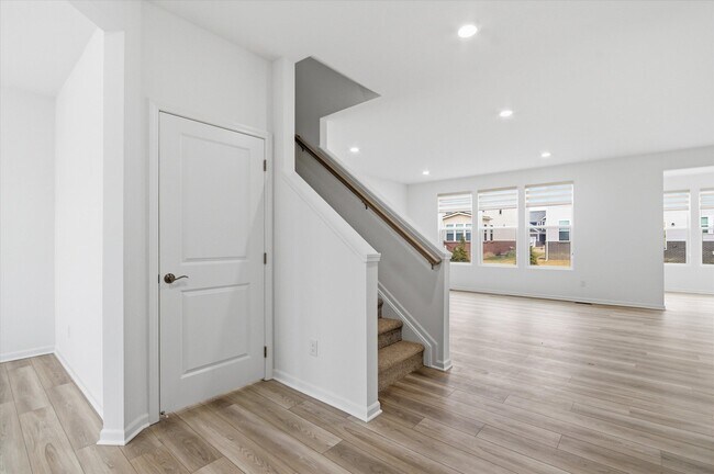 Building Photo - 709 Risdon Trail S