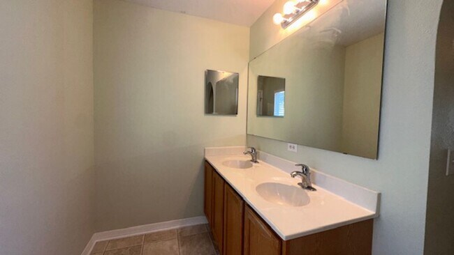 Building Photo - 4/3.5 home located at Randa Ridge!!!