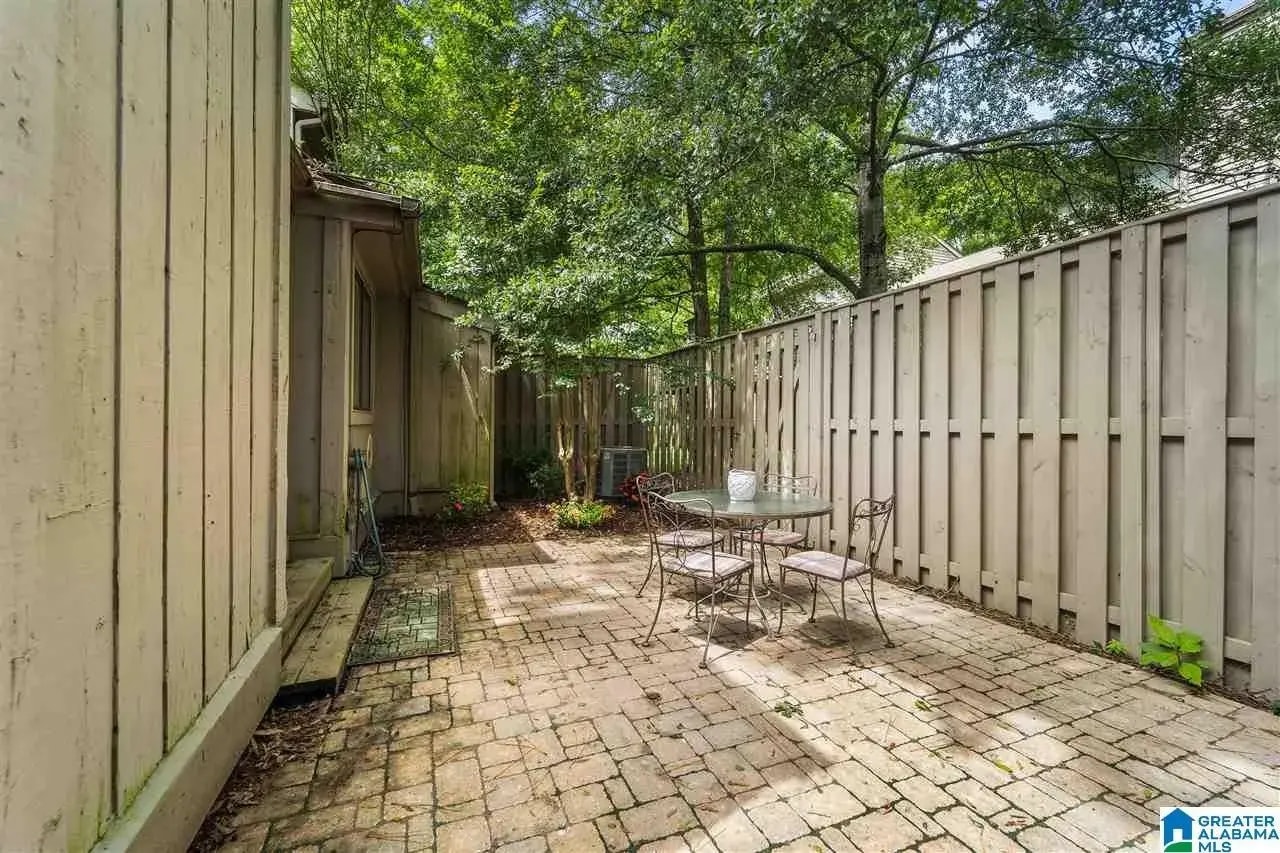 Building Photo - 2404 Falcon Pl