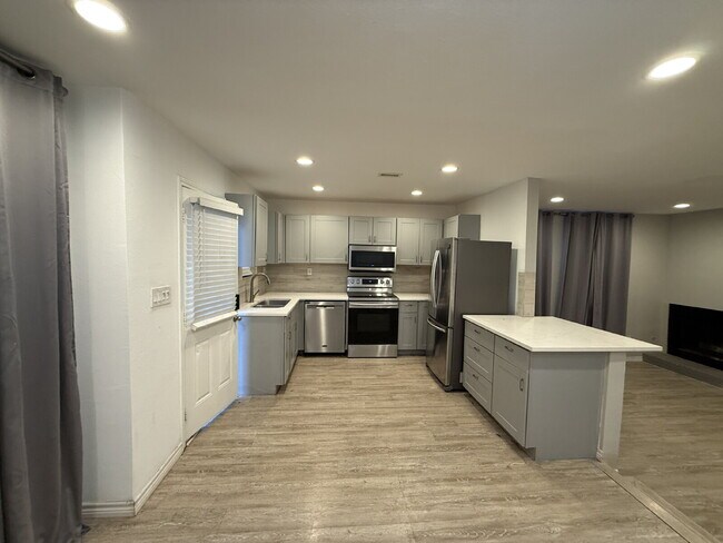 Building Photo - 7522 Holly Hill Dr