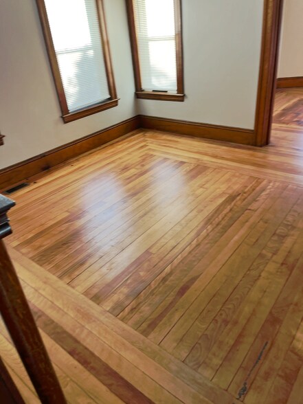 Building Photo - 77 Sterling St