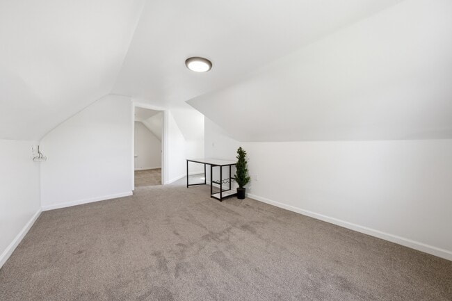 Building Photo - 332 Elm Rd