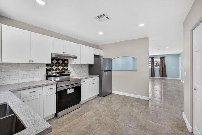 Building Photo - 9484 Sun Ct