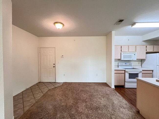Building Photo - Awesome apartment at Cypress fairway!