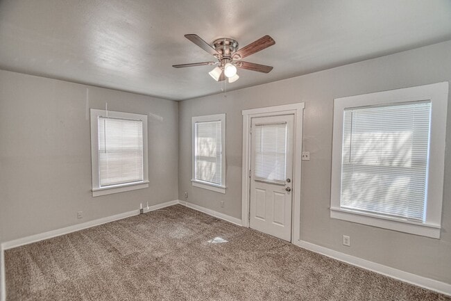 Building Photo - Affordable Campus Rental Home