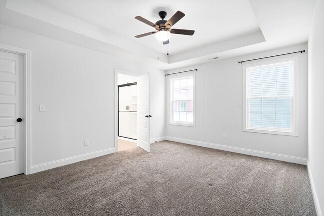 Building Photo - Pet Friendly Three Bedroom with Bonus!