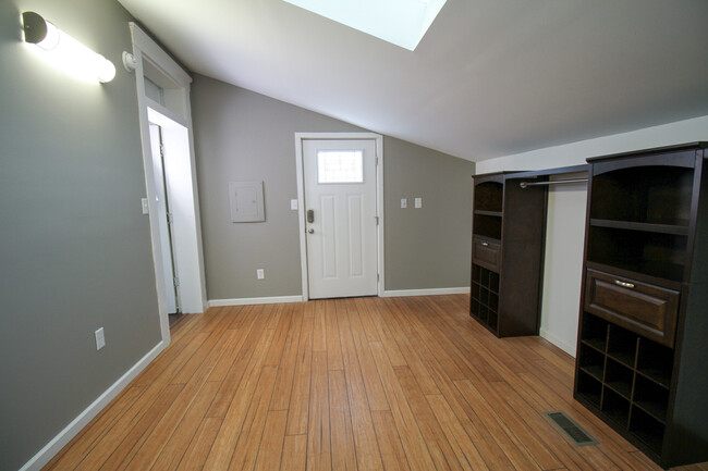 Building Photo - 1231 Hull St