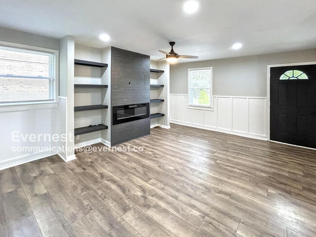 Building Photo - 600 Maclaurin Ct