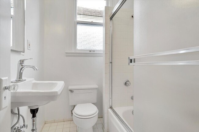 Building Photo - 1168 Church St