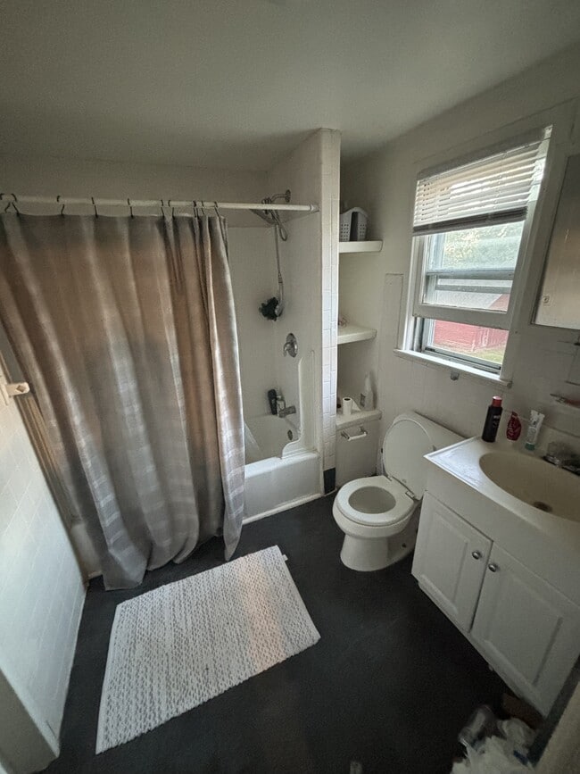 Building Photo - 55 Huntington St