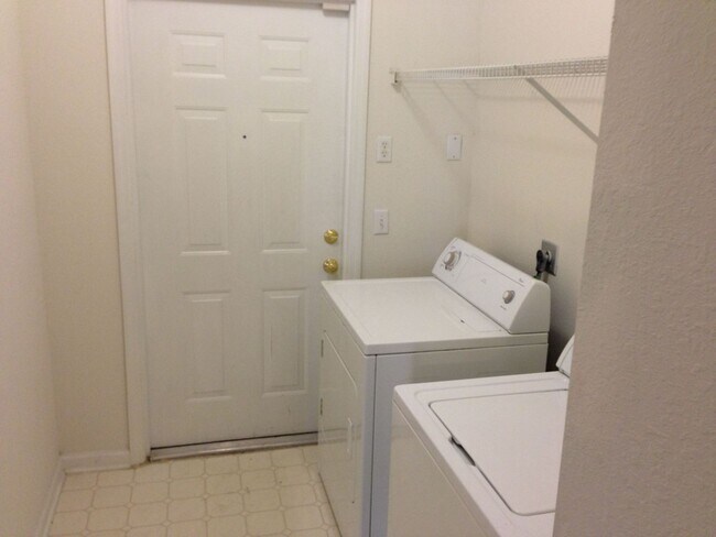 Building Photo - 2222 Arbor Lakes Cir
