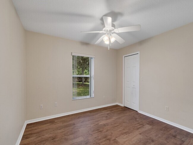 Building Photo - 962 Montrose Ave