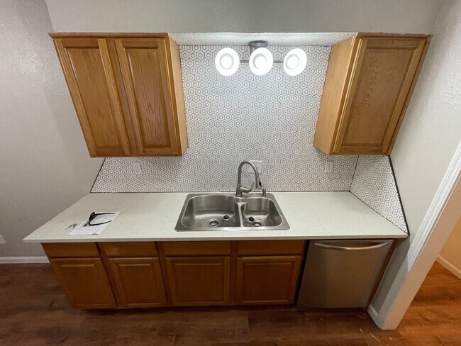 Building Photo - 3 br, 2 bath House - 2612 N Ann Arbor Ave....