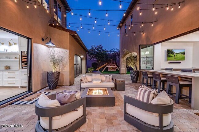 Building Photo - 8280 E Tailfeather Dr