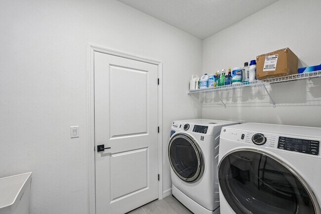 Building Photo - 191 Pinzon Pl